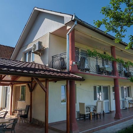 Denisa & Rares Hotell Tasnad Eksteriør bilde