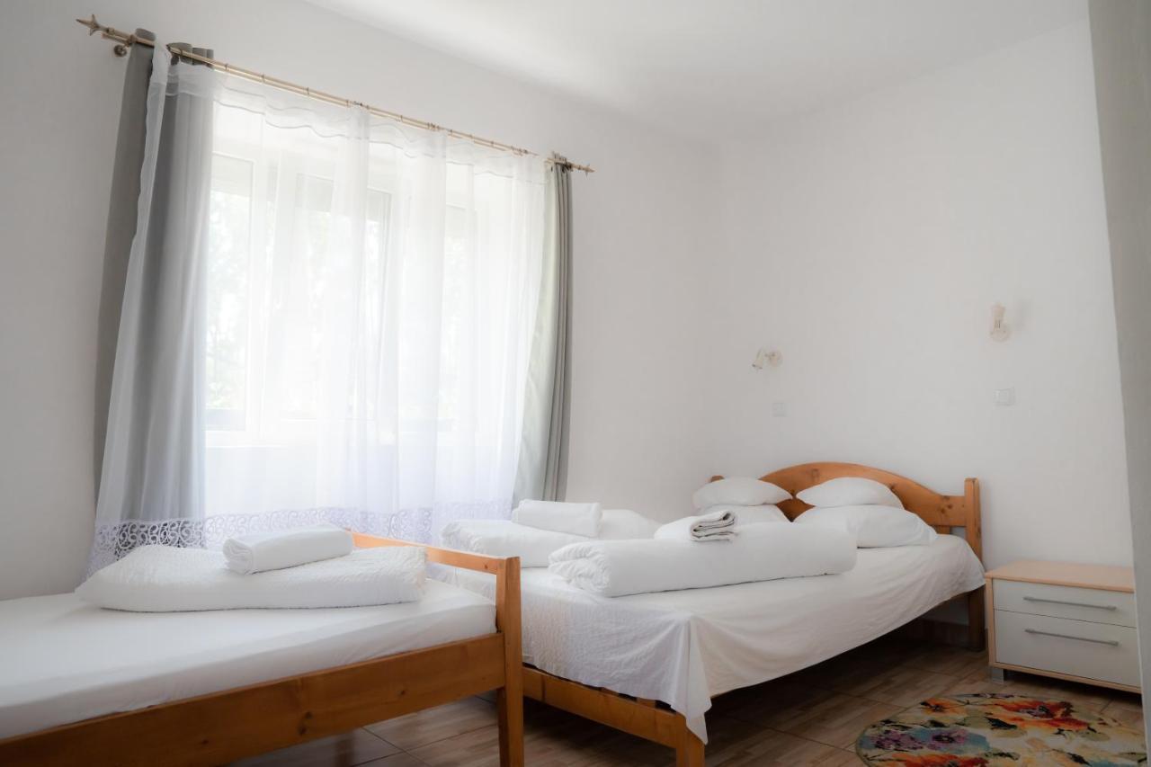 Denisa & Rares Hotell Tasnad Eksteriør bilde