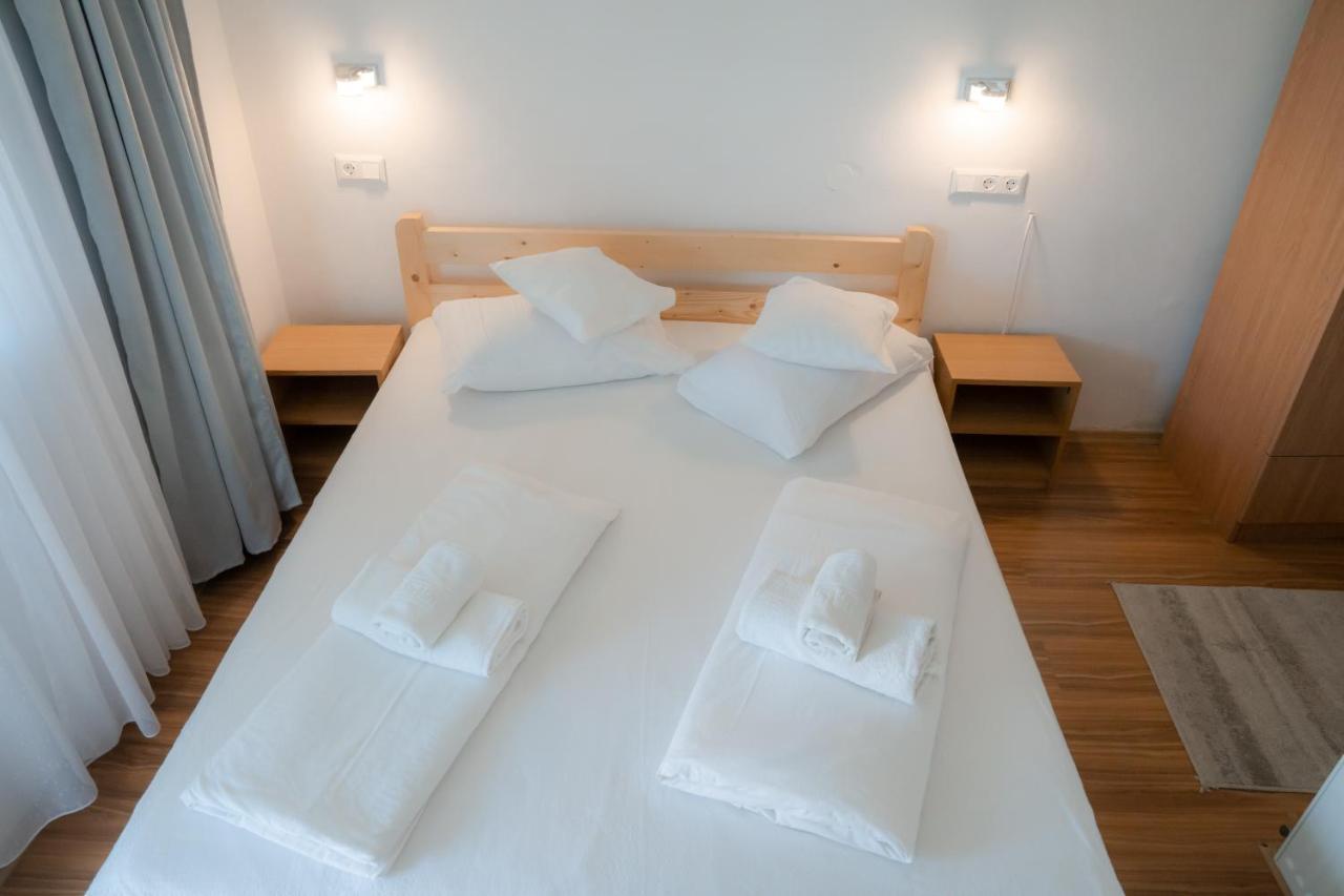 Denisa & Rares Hotell Tasnad Eksteriør bilde